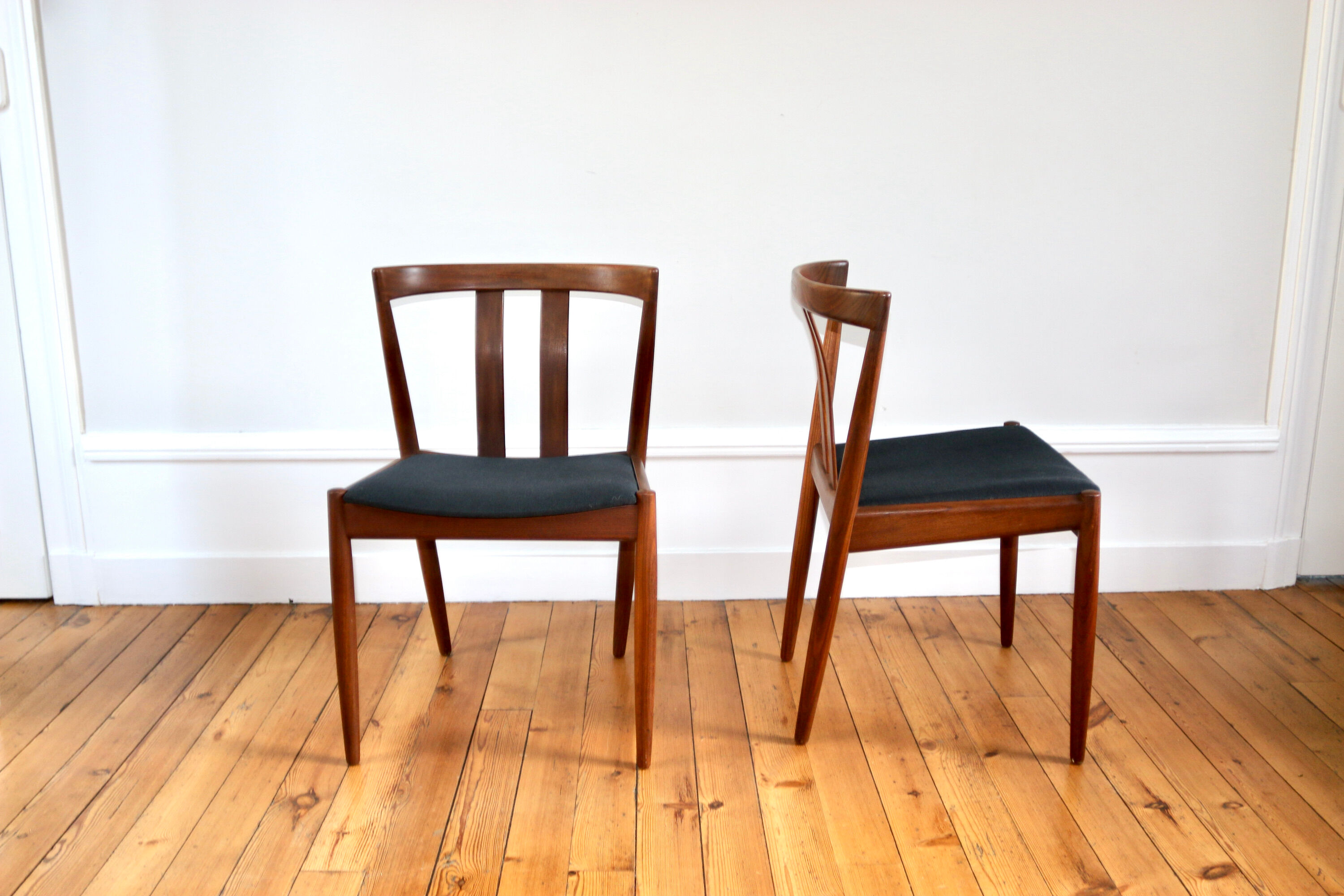 Serie de 5 chaises scandinaves teck 1960