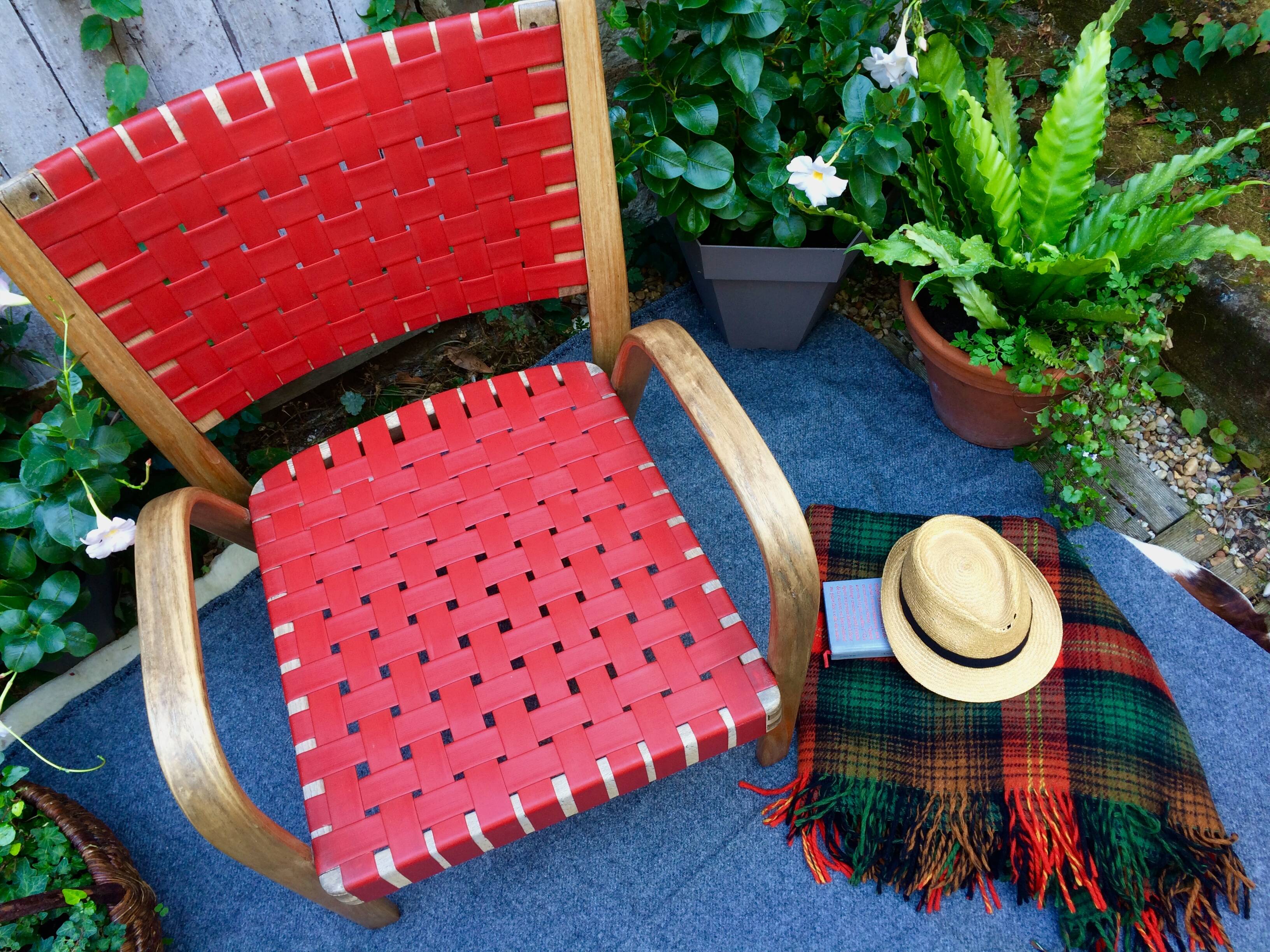 Bow Wood Steiner armchair red slats