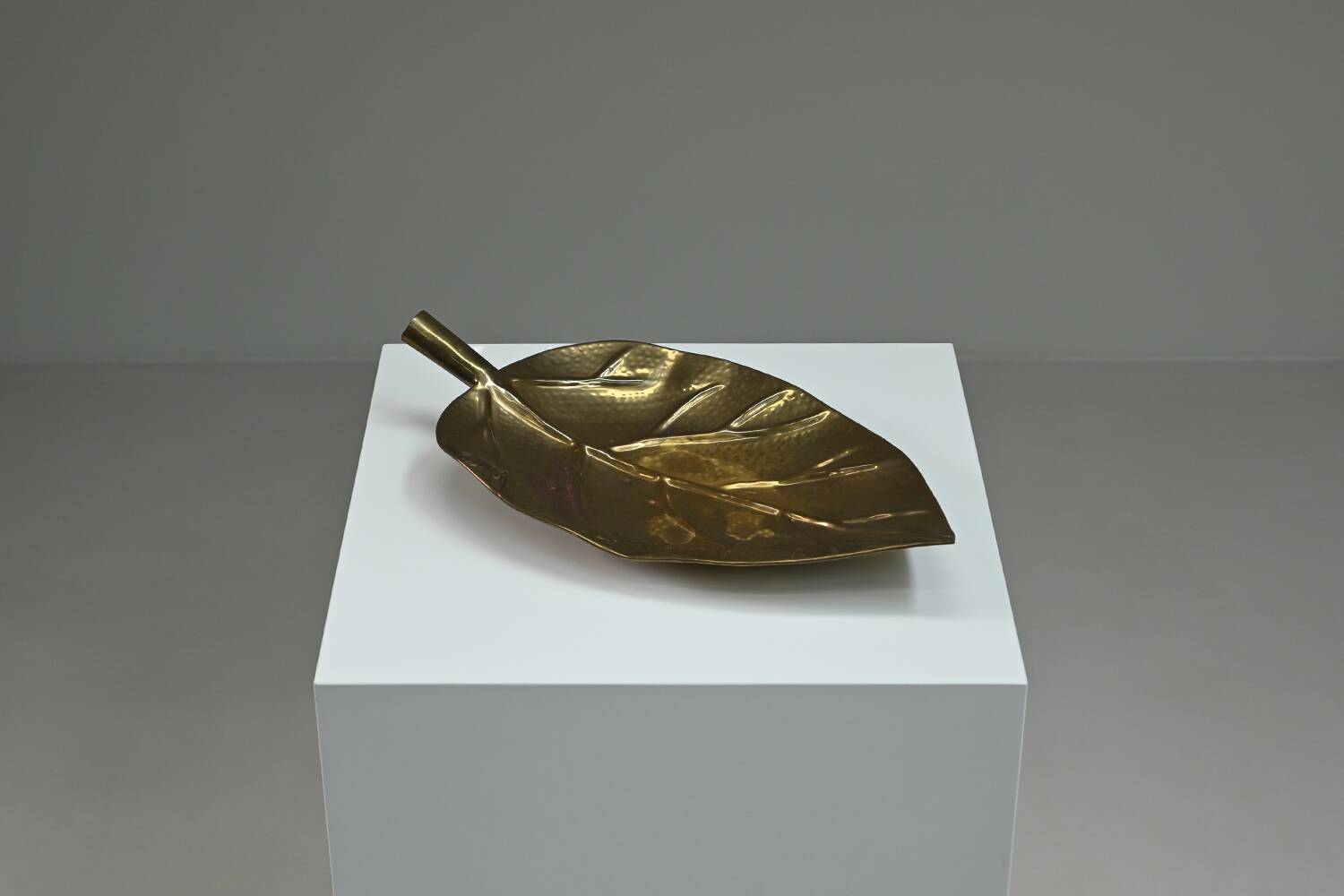 Brass leaf fruit bowl, 1970s Europe.