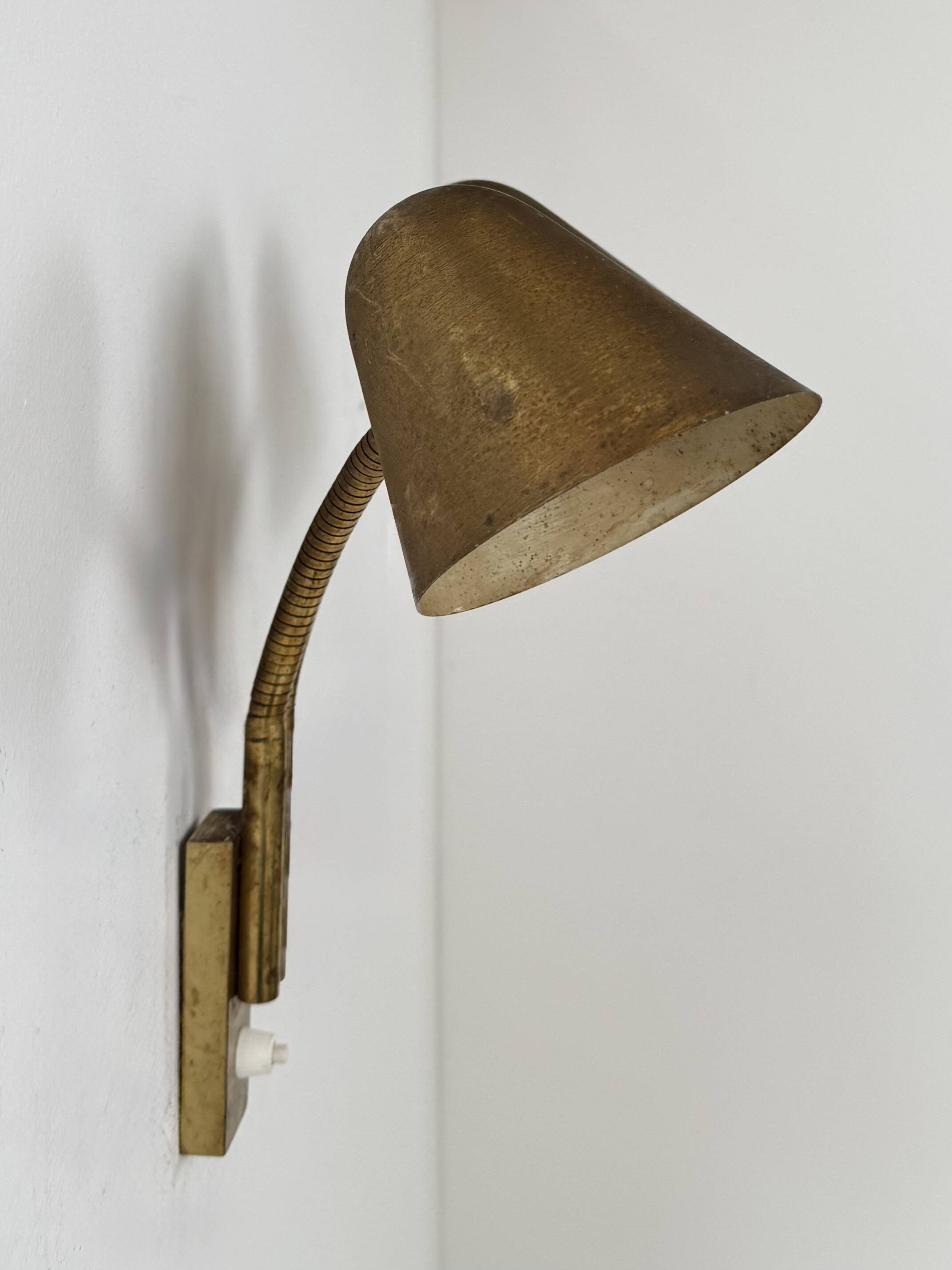 Double orientable vintage patinated brass wall light, Jacques Biny France 1950.