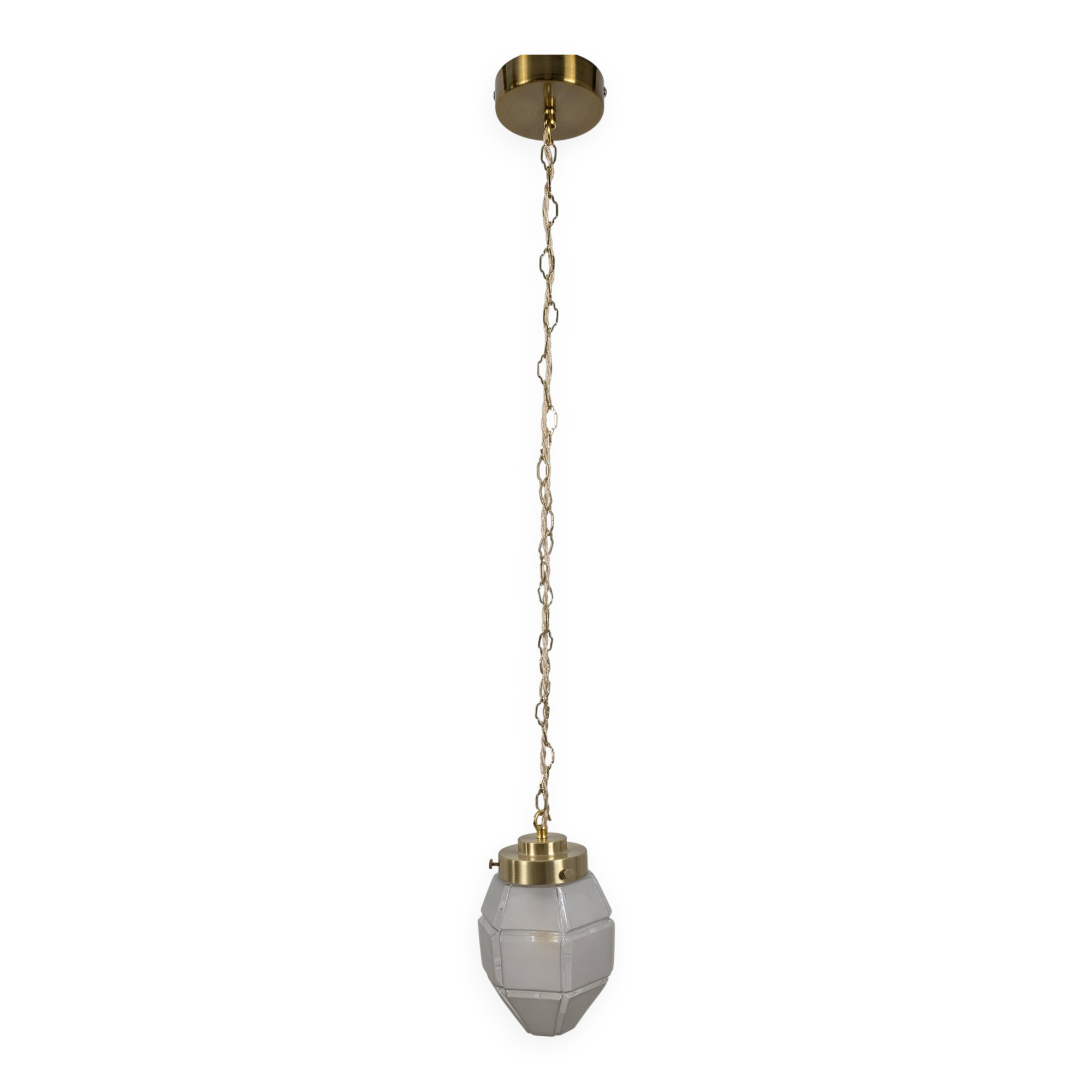 Art Deco faceted glass suspension, vintage light fixture with a diamond spirit and é.