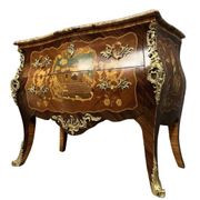 Commode sauteuse galbée style Louis XV estampillée en marqueterie