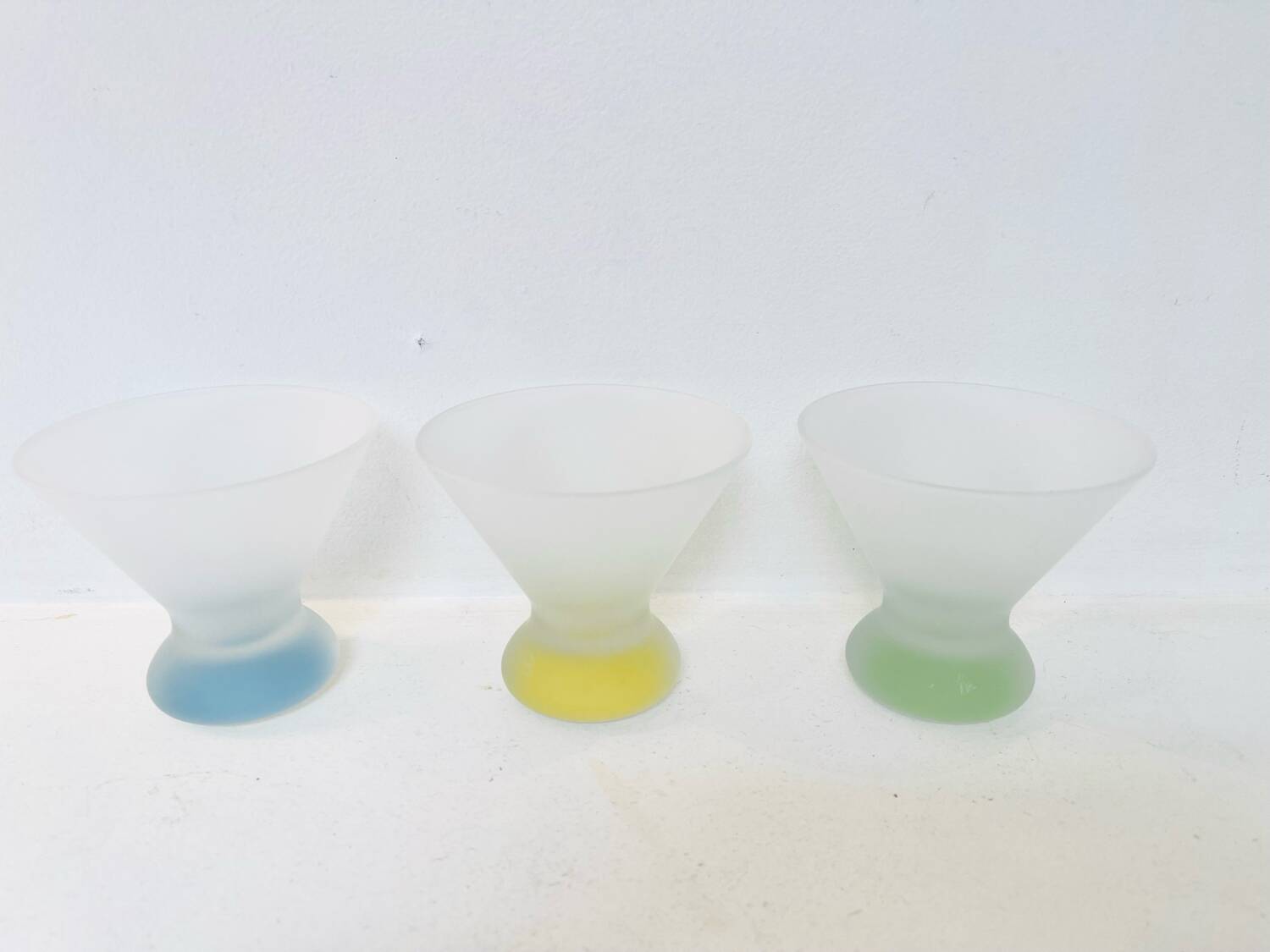 Set of 3 vintage frosted glass cups – 1990s