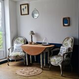 Round table with walnut shutter on wheels raw tray feet chalk
