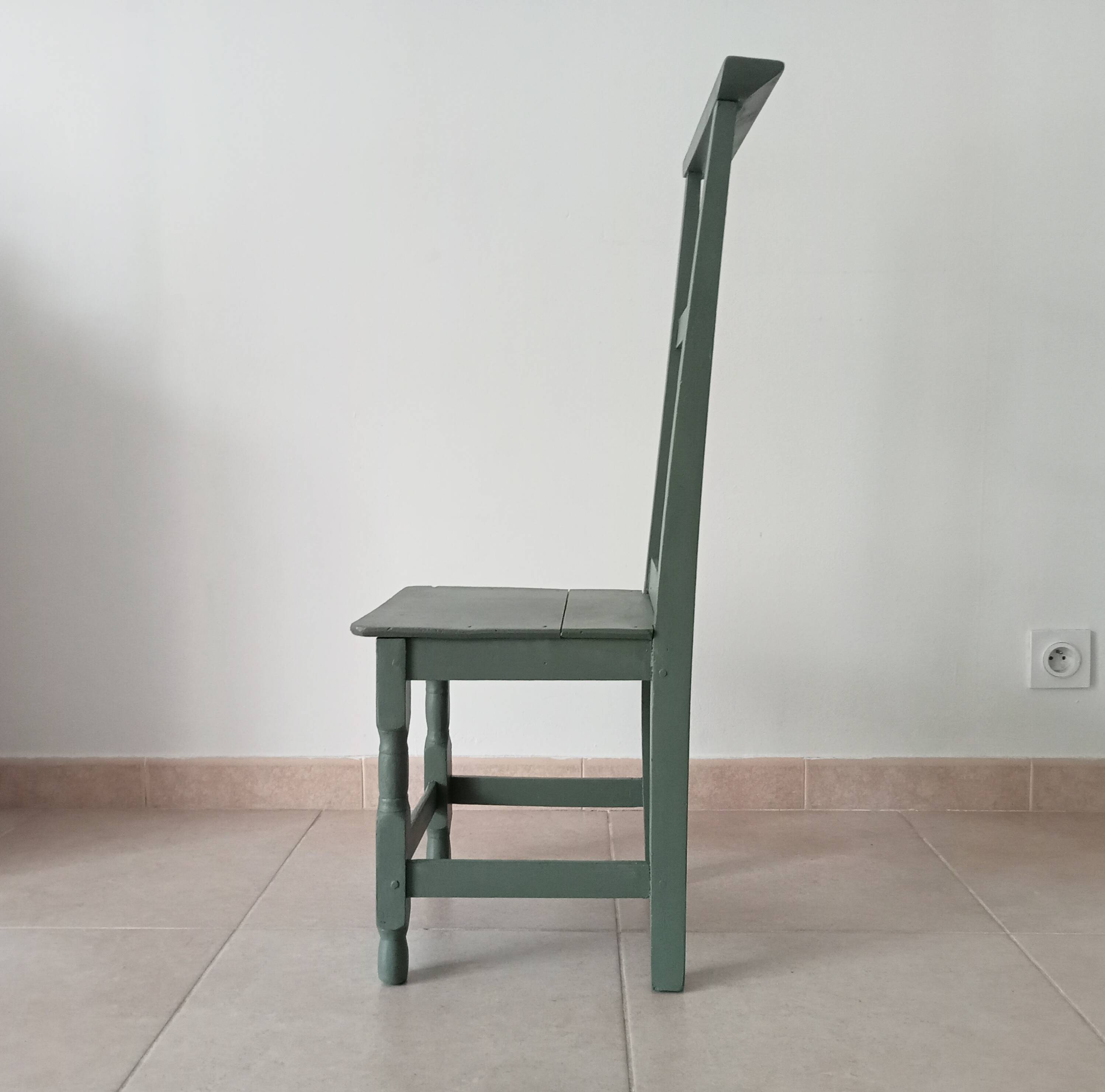 Antique "prie dieu" chair from the 19th century.