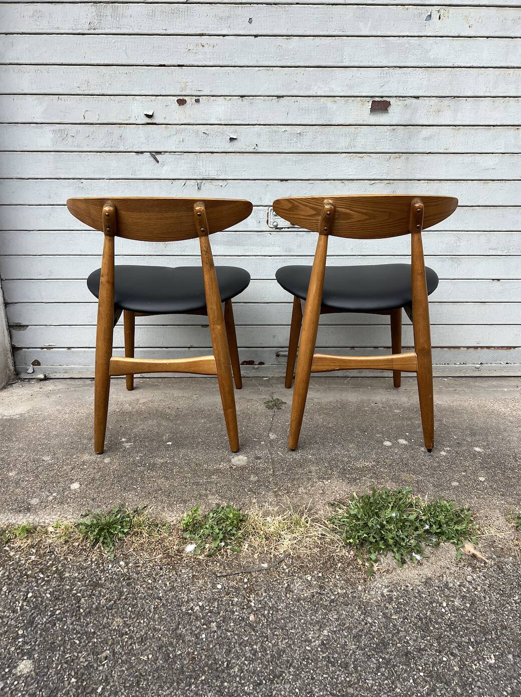 (Lot) 2 Compass Leg Scandinavian Style Chairs