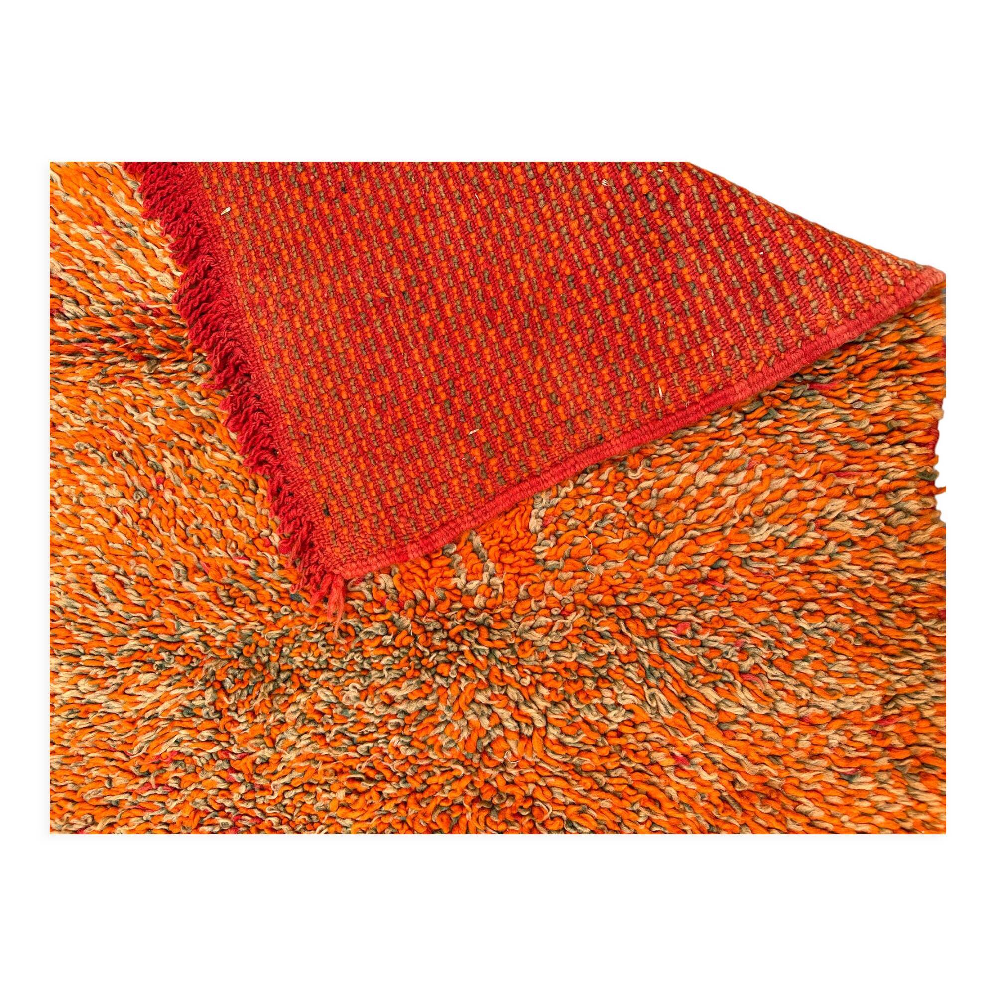 Orange carpet - 82 x 109 cm