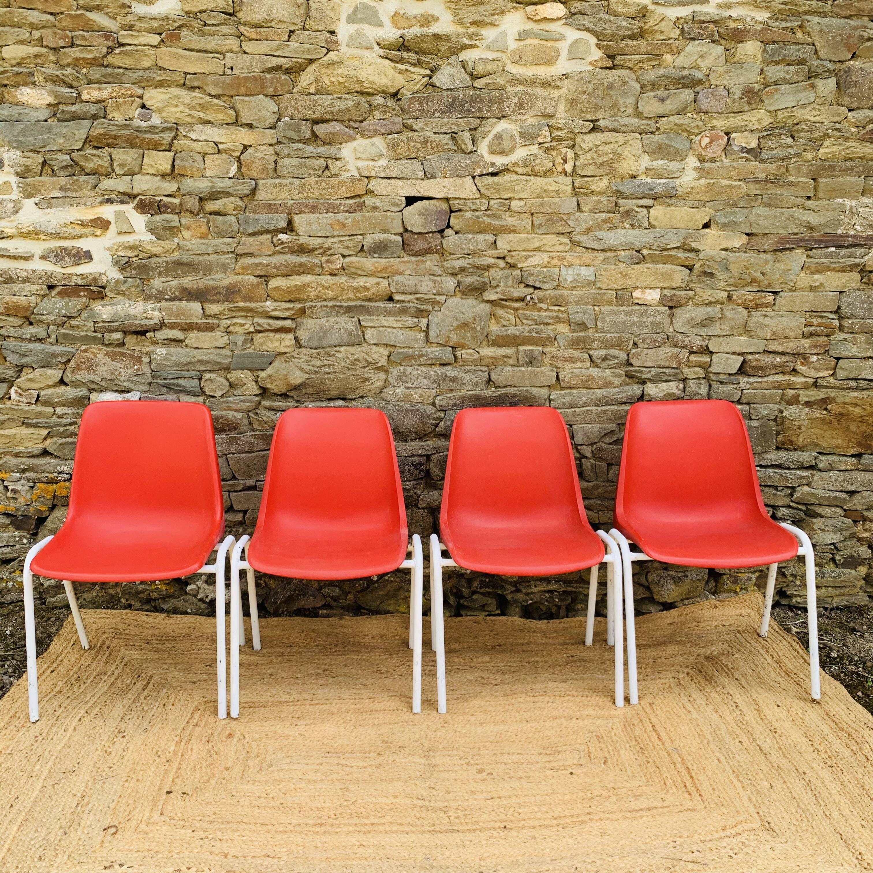 Ensemble de 4 chaises rouges modèle europa