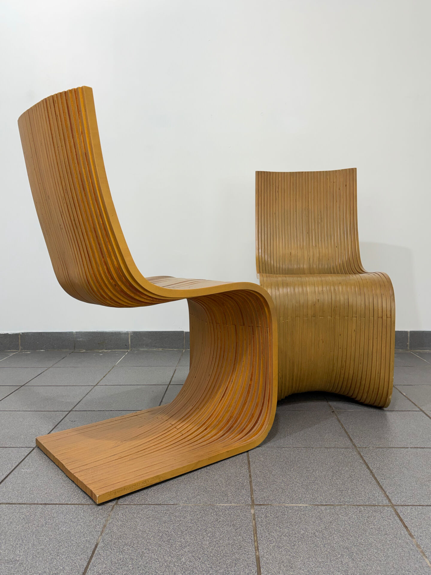 Lot de 4 chaises Contour par Alejandro Estrada pour Piegatto