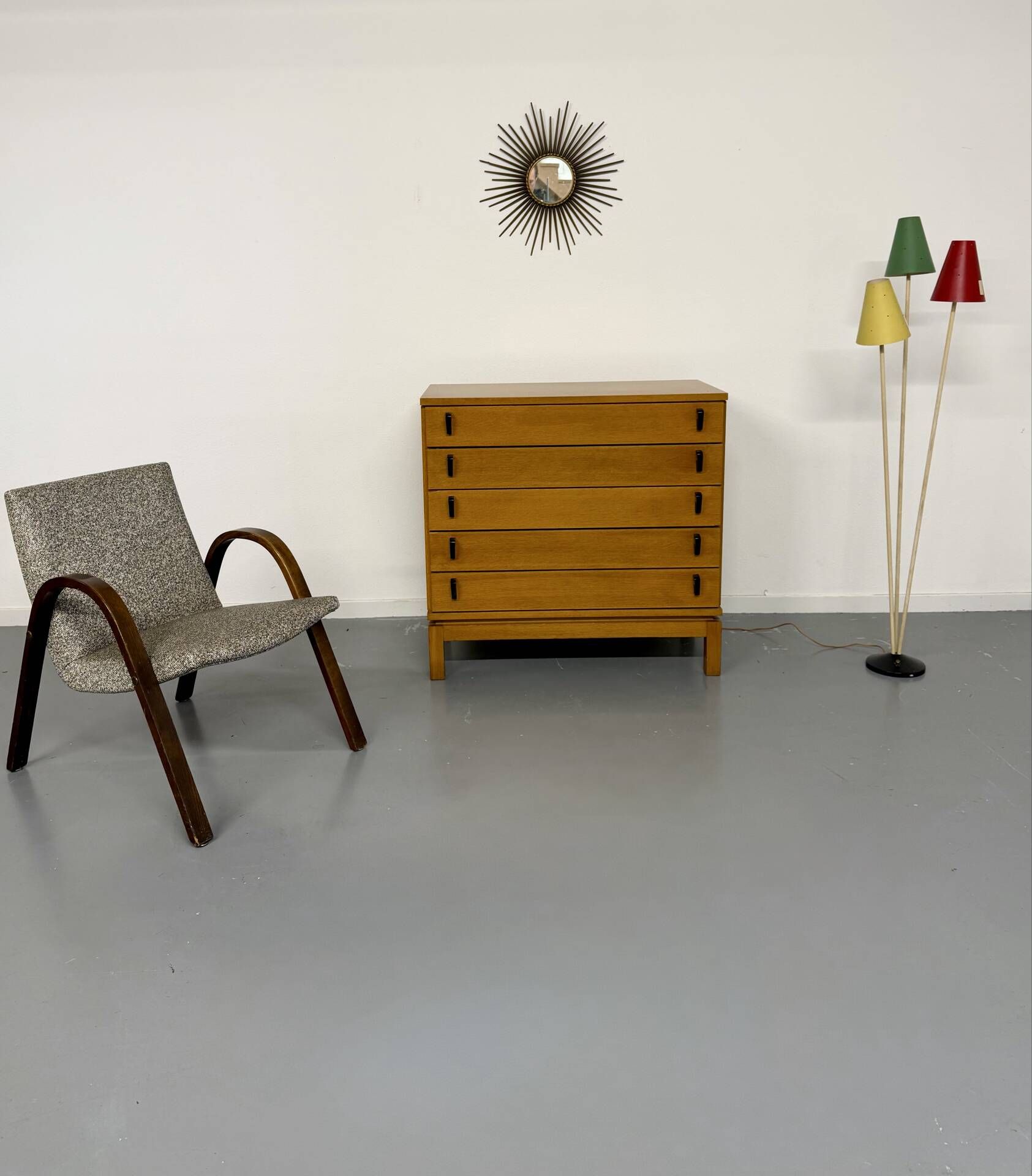Vintage chest of drawers with 5 drawers in light wood, French design from the 60s/70s.