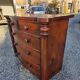Commode galbée ancienne en acajou