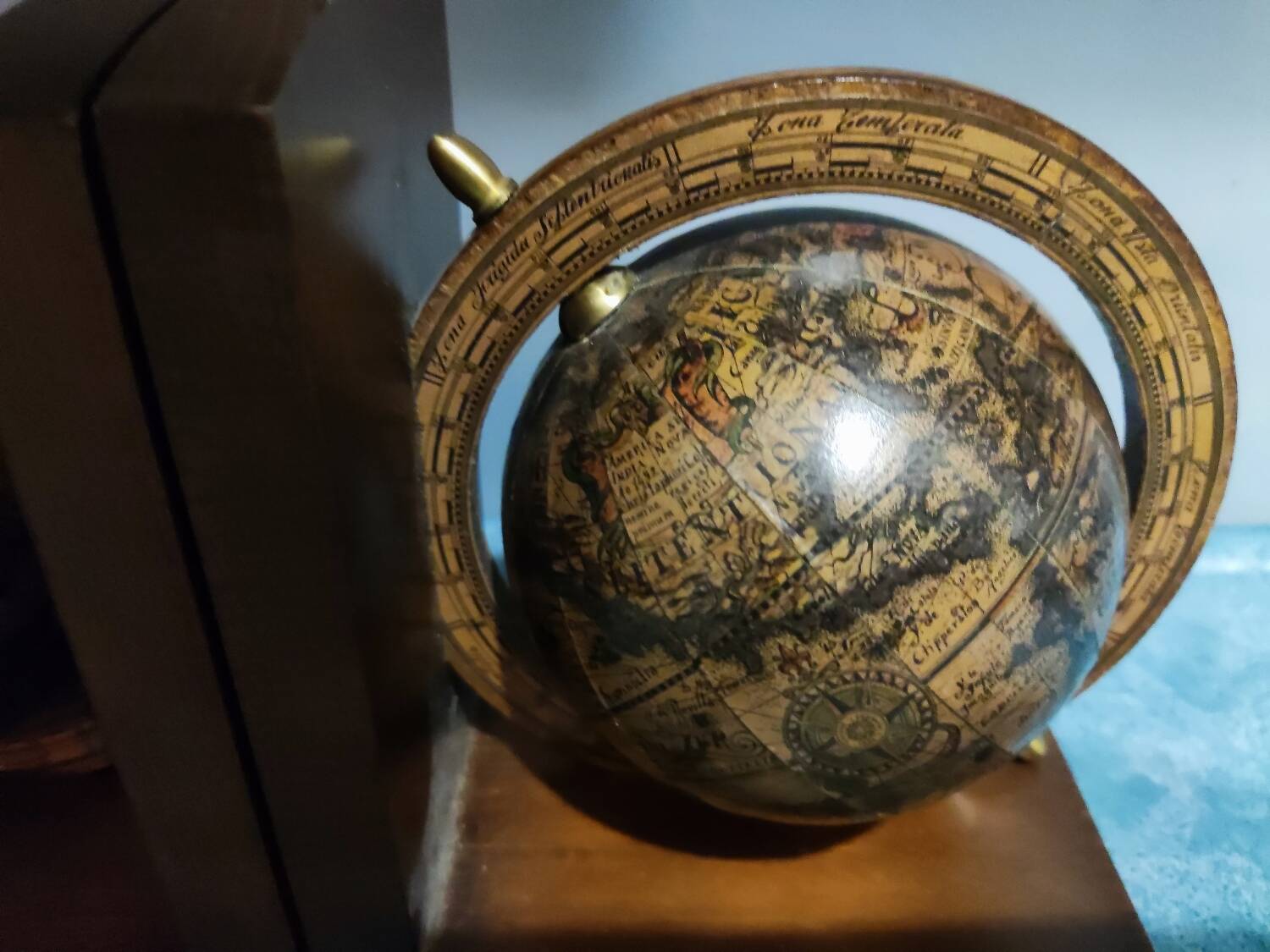 Serre- livres globe