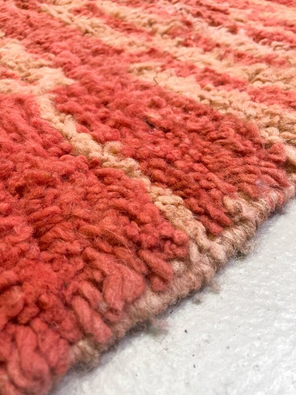 Tapis berbère marocain Boujaad rouge et ocre à motifs graphiques 2,64x2,02m