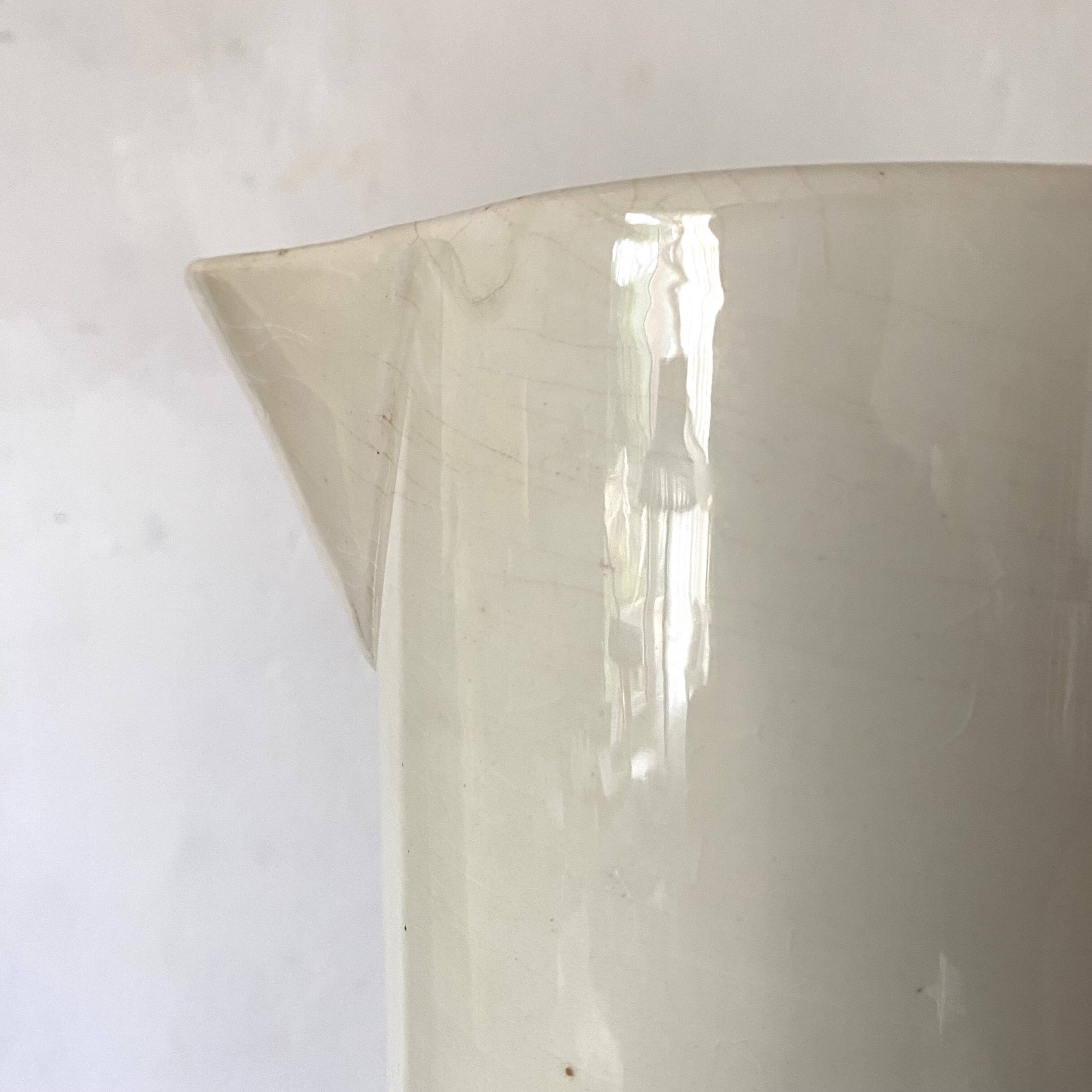 Old pitcher, Gien pitcher