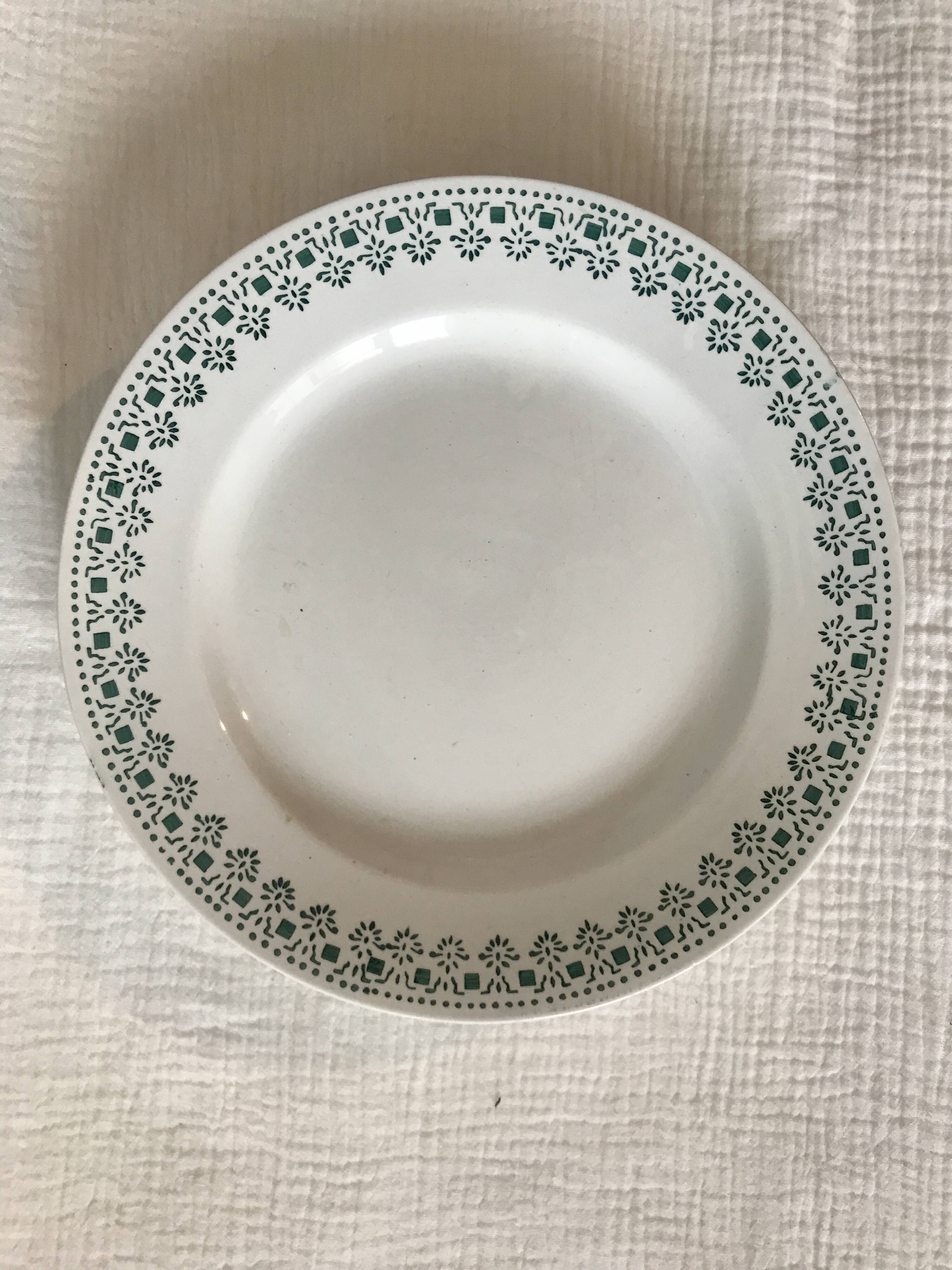 Set of 4 Terre de Fer Digoin-Sarreguemines flat plates, Ypres model