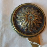 Brass patères