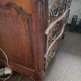 Louis xv period chest of drawers in walnut crossbow style