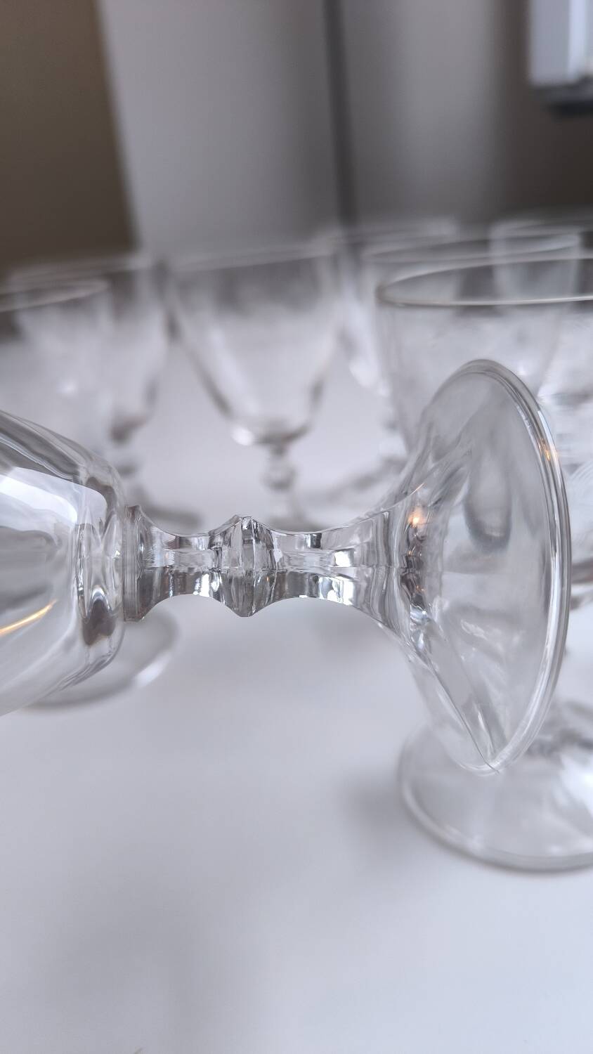 Set of 9 chiseled stemmed glasses