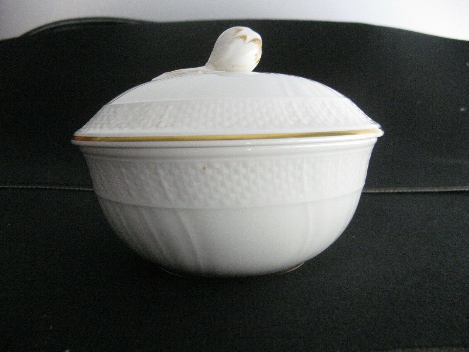 Porcelain box from Villeroy & Boch Heinrich Louisenburg Gold