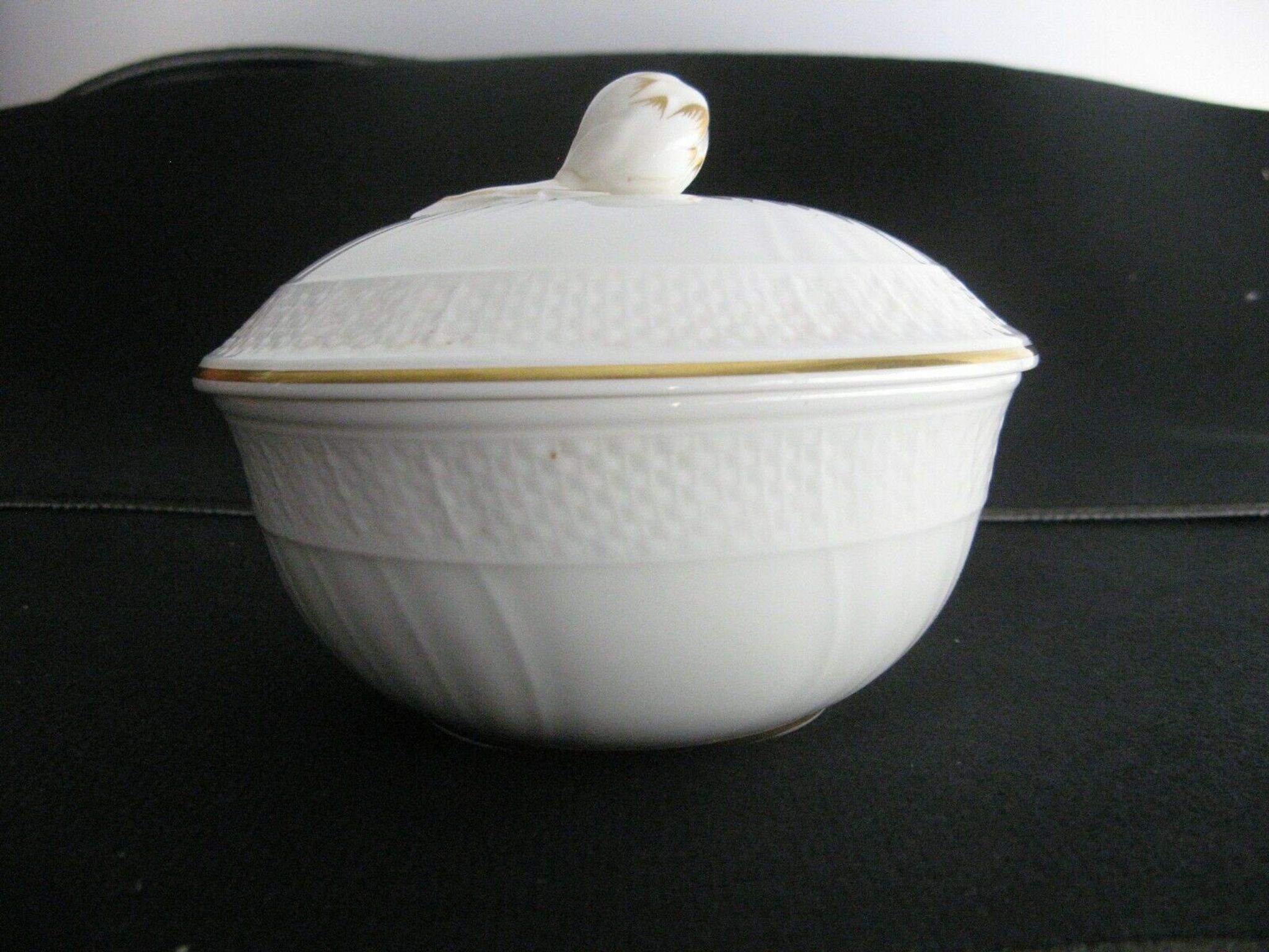 Porcelain box from Villeroy & Boch Heinrich Louisenburg Gold