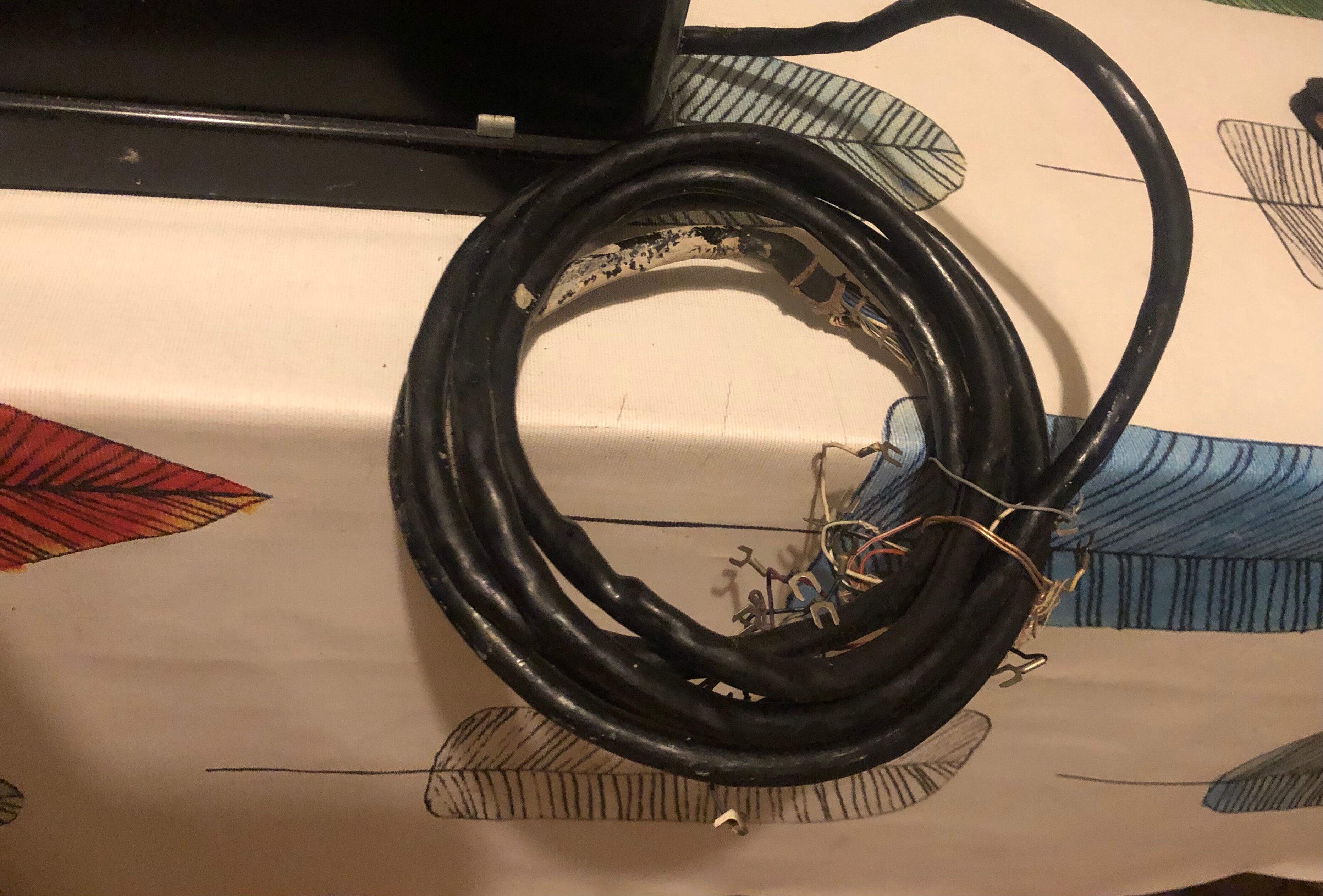 Téléphone ancien standard noir bakélite début XXe