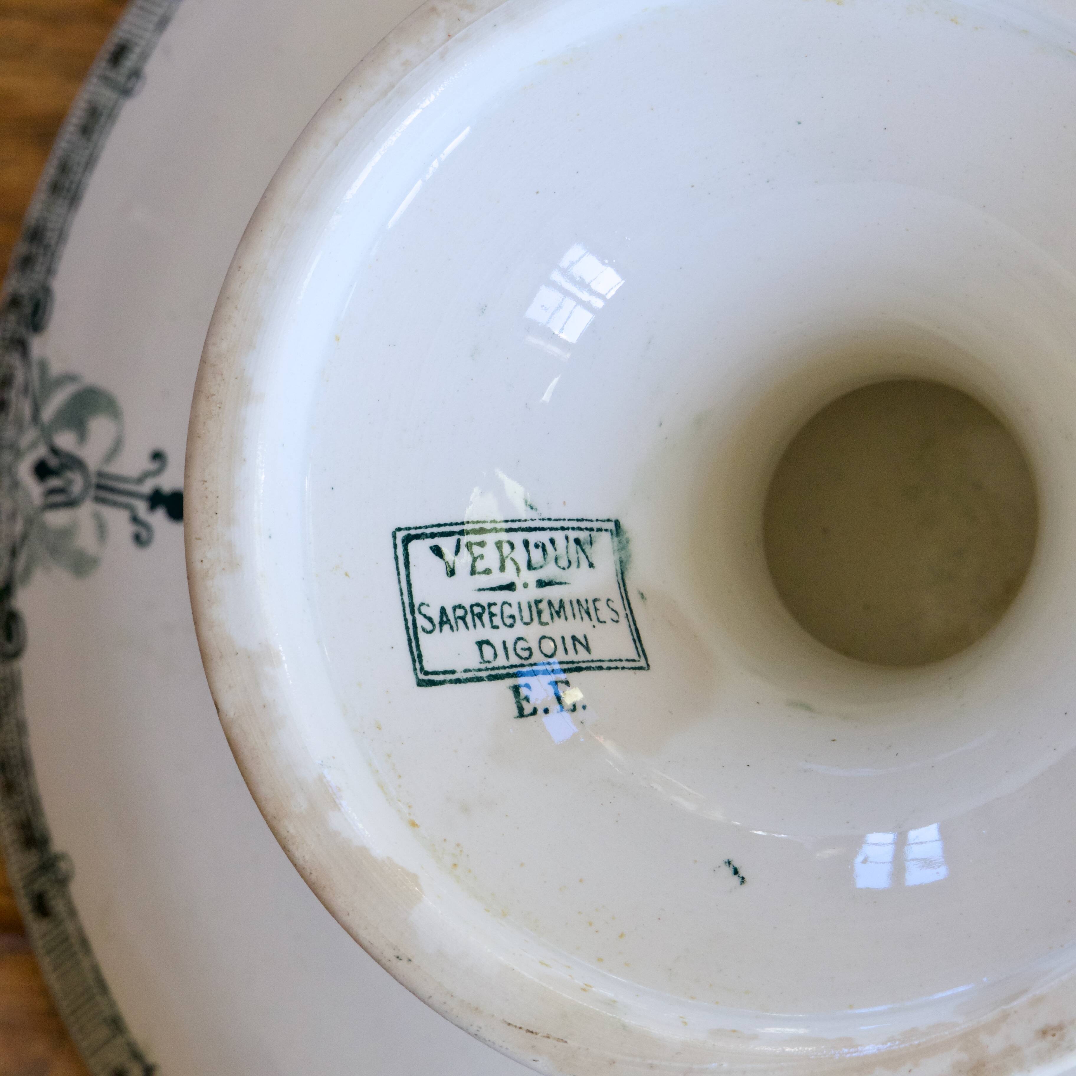 Antique 19th-century compote dish made of ironstone, signed Sarreguemines, from the "Verdun" collection.