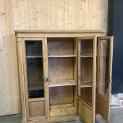 Library in oak from the late 19th century.