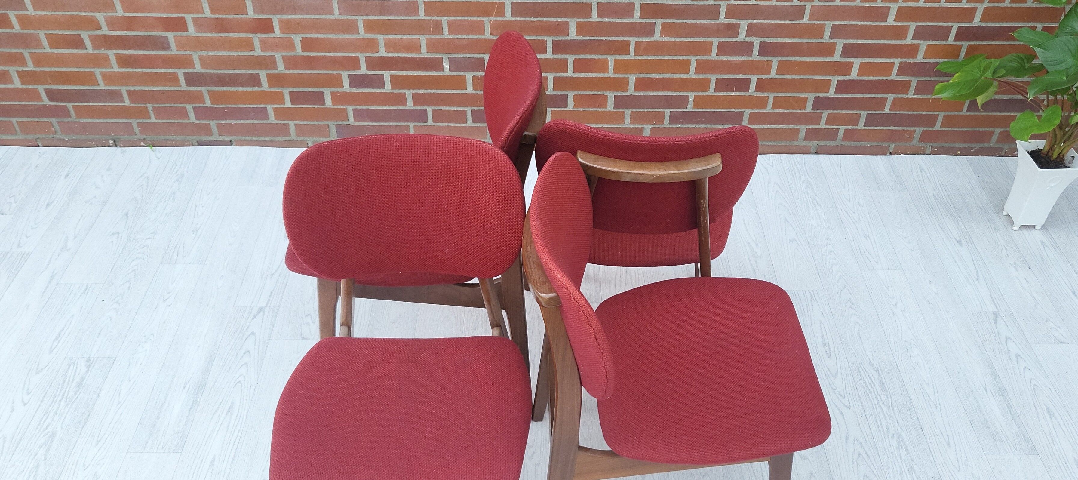 Lot of 4 middle century chairs