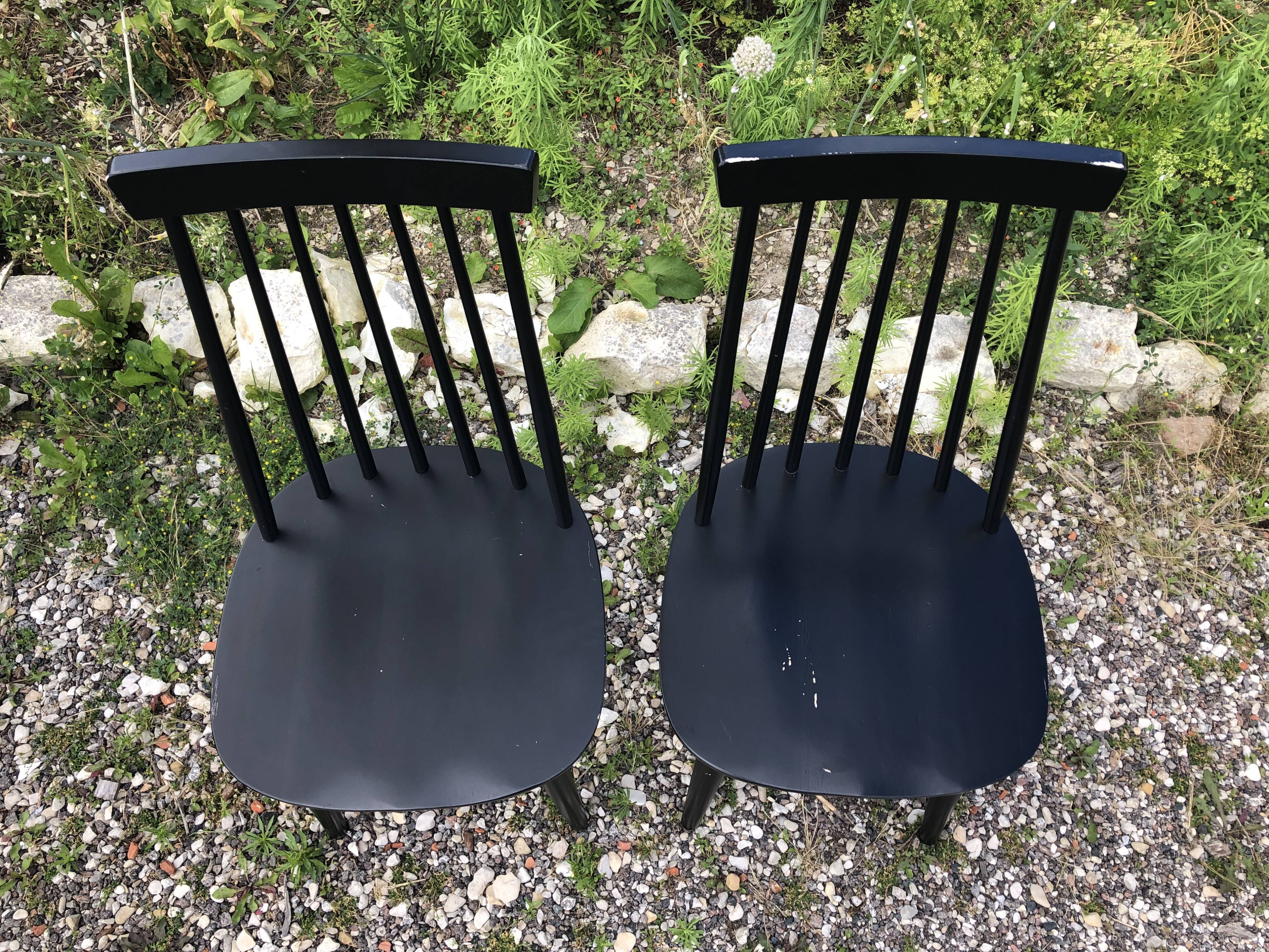 Pair chairs