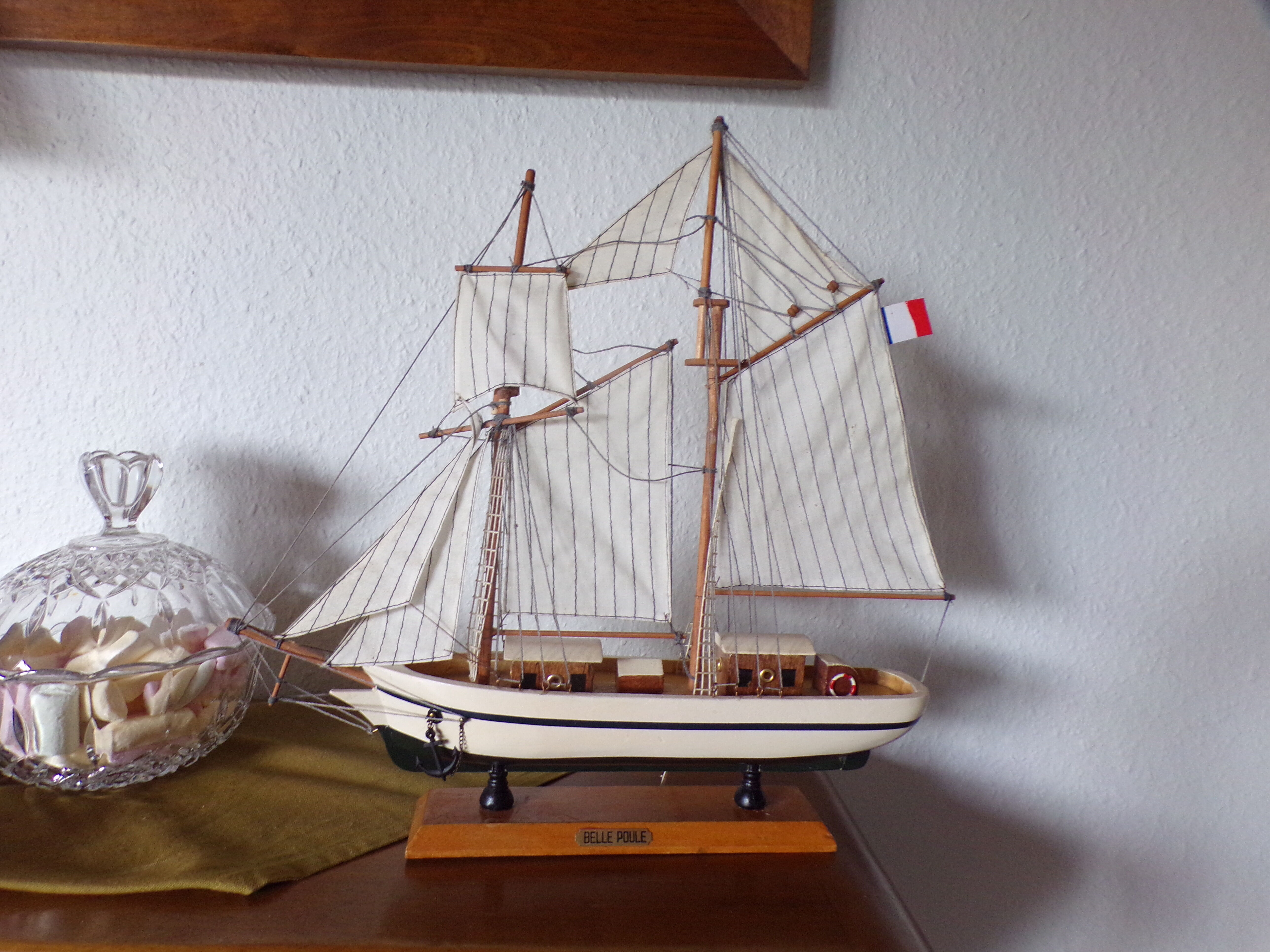 Wooden boat model Belle Poule