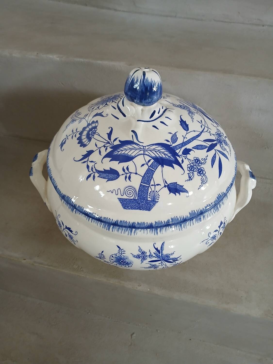 Antique "Lancaster" soup tureen from Sarreguemines