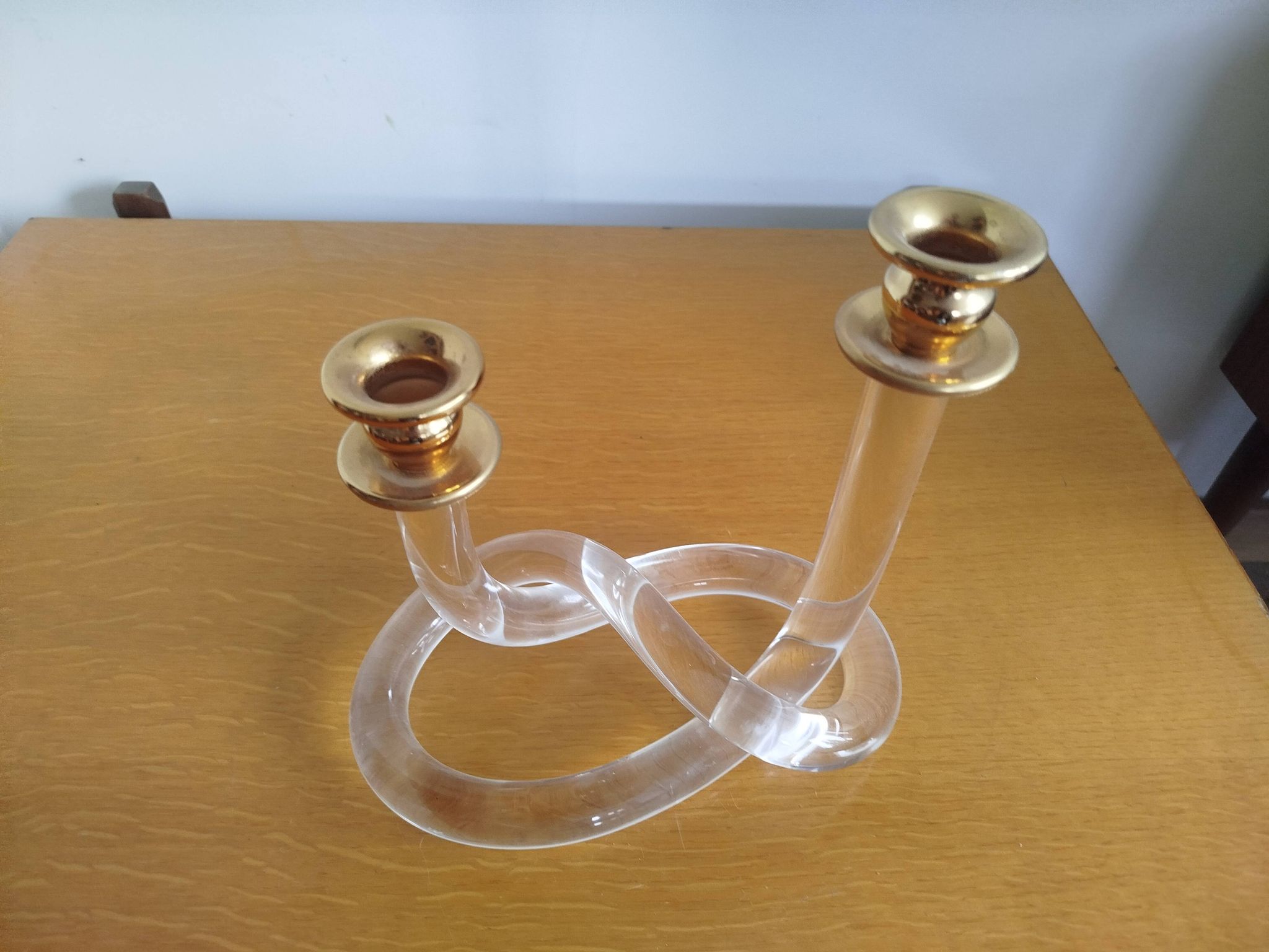 Dorothy Thorpe "Pretzel" candlestick in lucite and gilded brass 70s