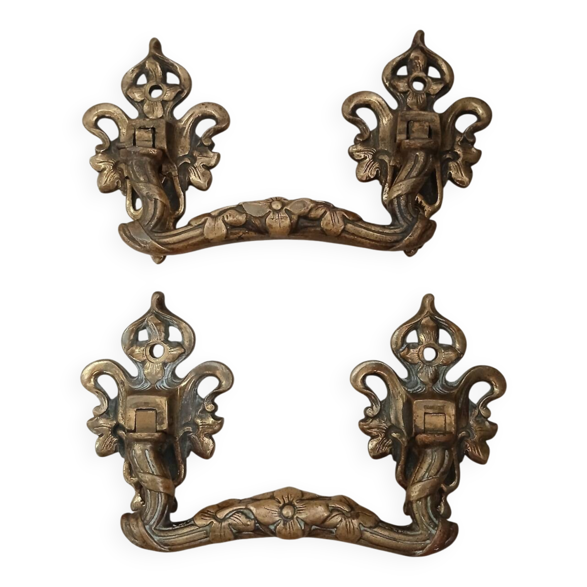 Paire de poignées en bronze L.Pinet