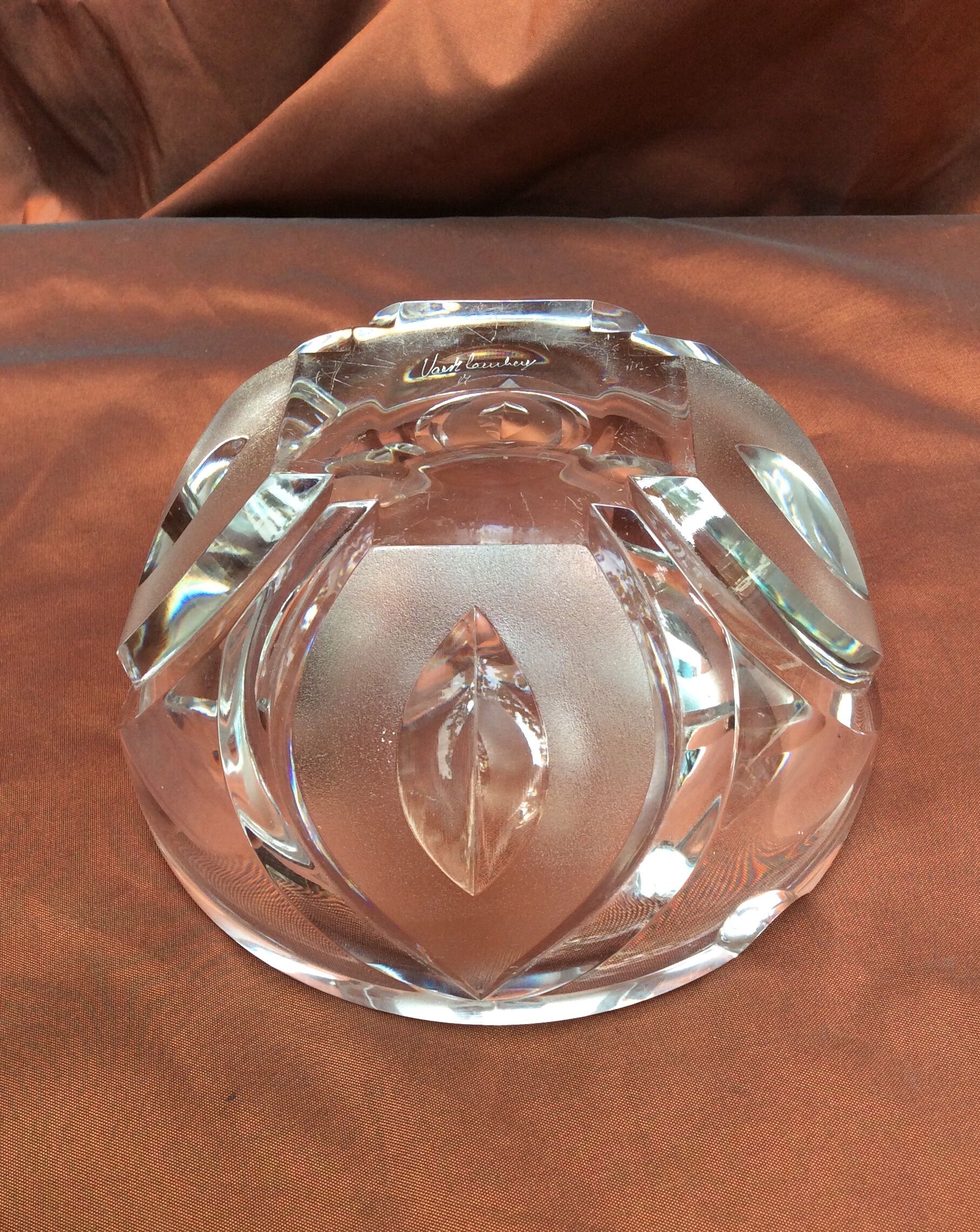Round cut crystal ashtray signed dimension: height -8cm- diameter -16cm-