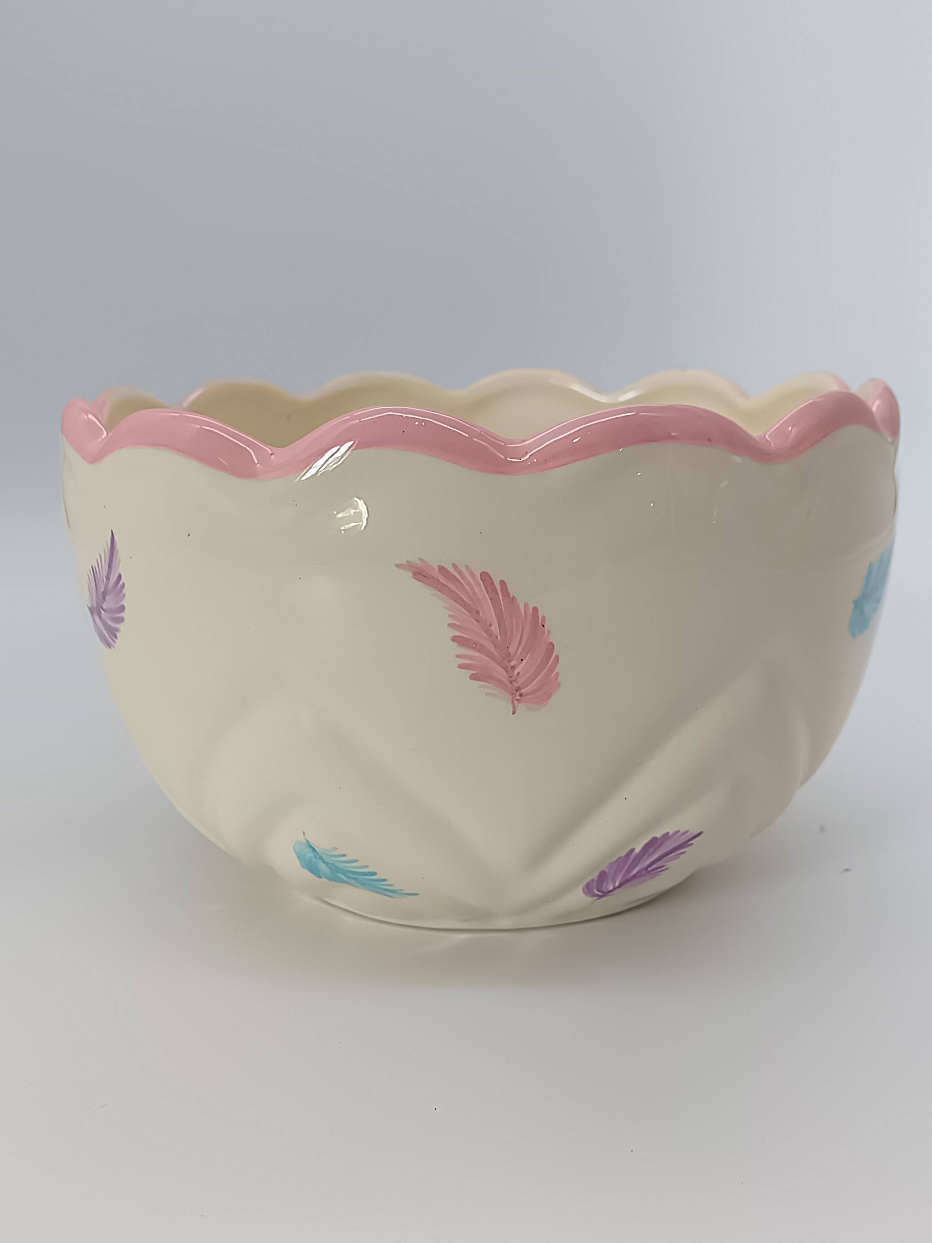 Vintage Fluted Ceramic Cache-Pot – Pastel Feather & Collar Decor