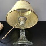 Lampe corps verre moulé avec abat-jour crème vintage