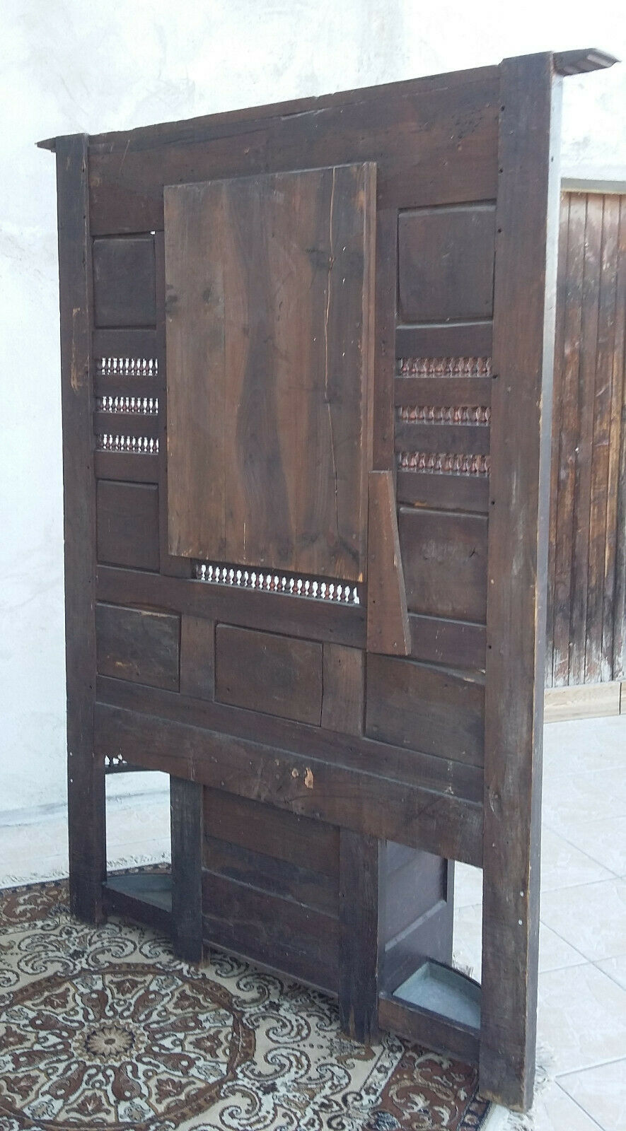 Breton entrance cabinet holder