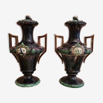 Paire de vases en faïence polychrome vers 1860