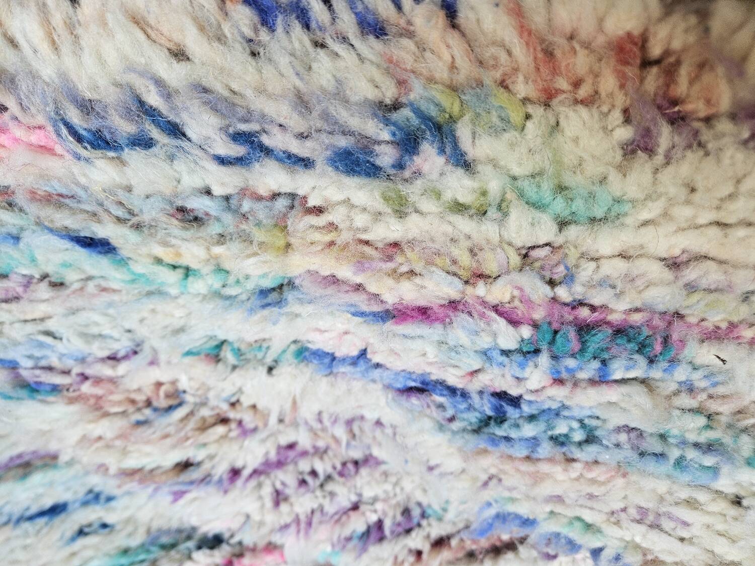 Berber boujaad rug in rustic wool 250 x 185 cm light mottled