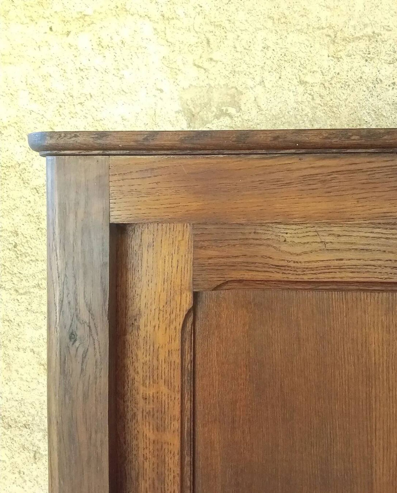 Armoire parisienne