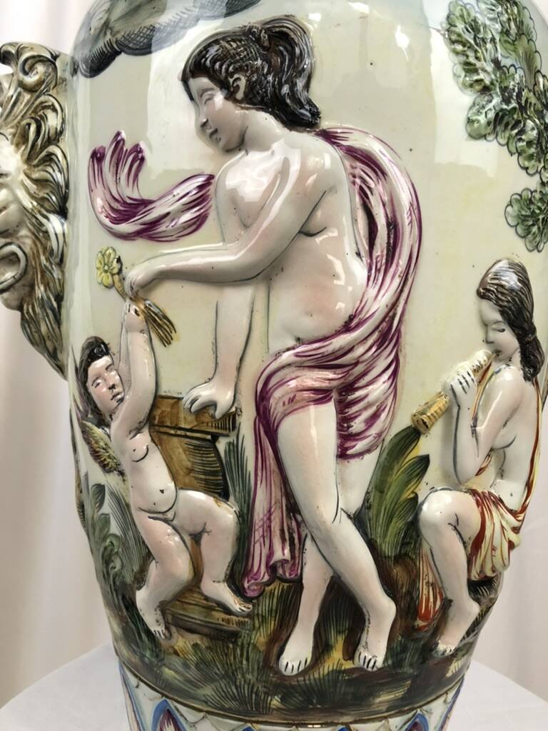 Large vase signed Capodimonte, Italy 1980s – Antique scene and lion heads