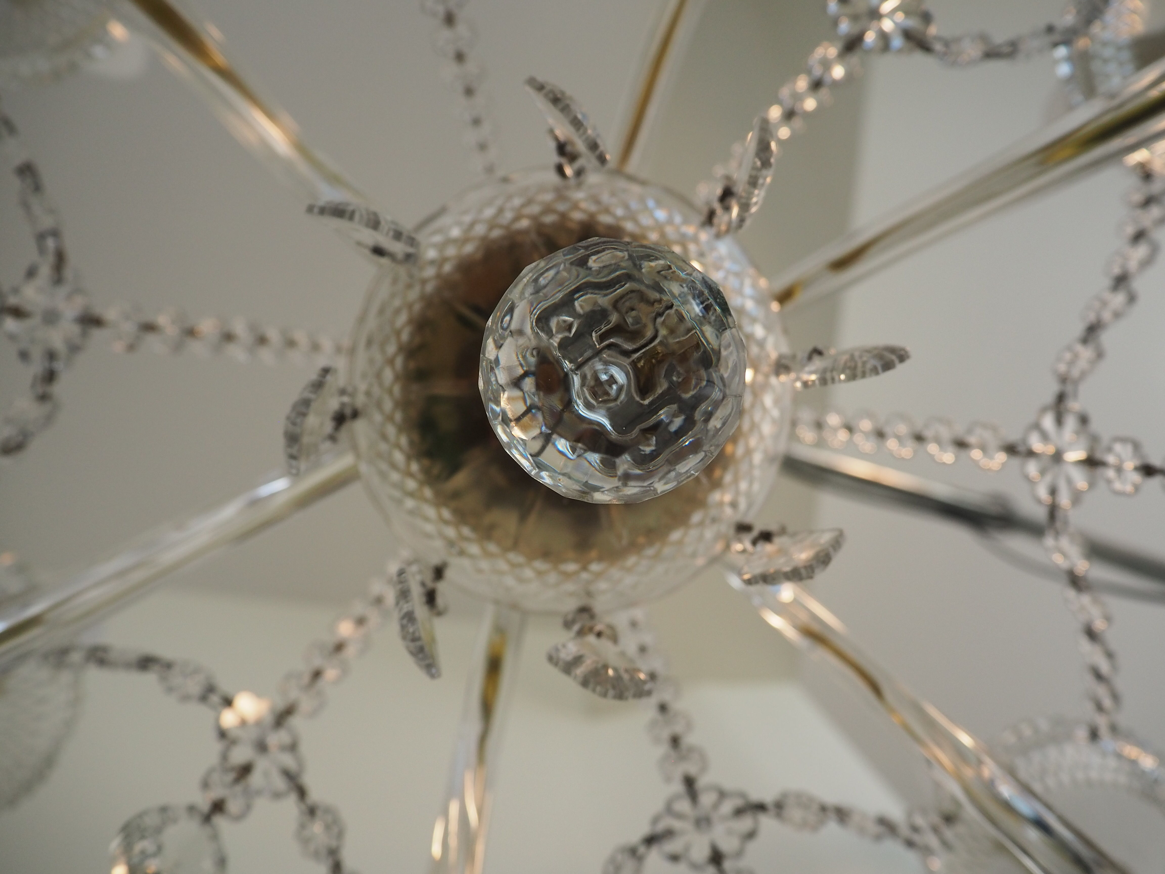 6-light chandelier with tassels