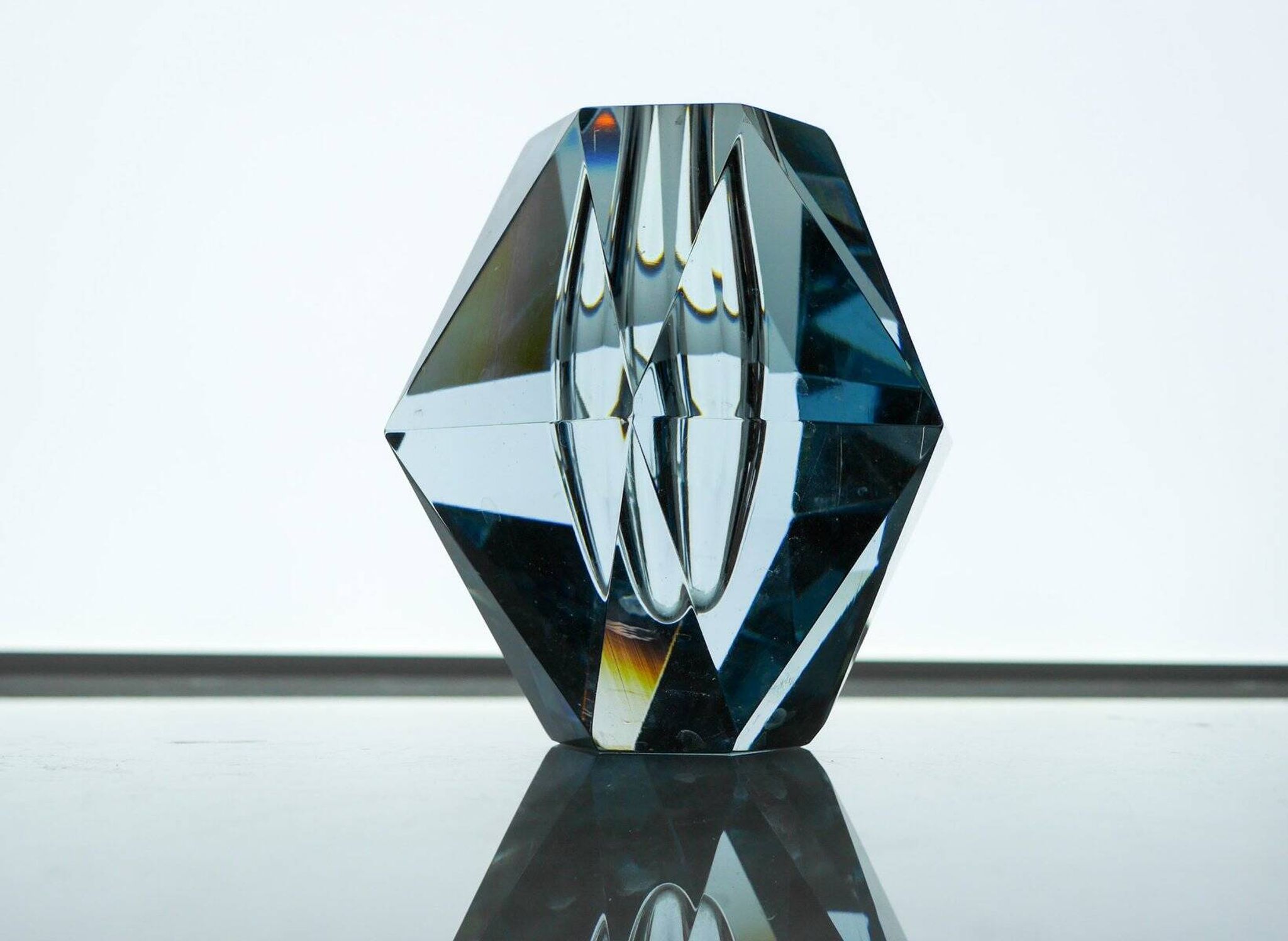 Vase en cristal en forme de diamant de Strömbergshyttan