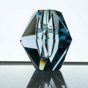 Vase en cristal en forme de diamant de Strömbergshyttan