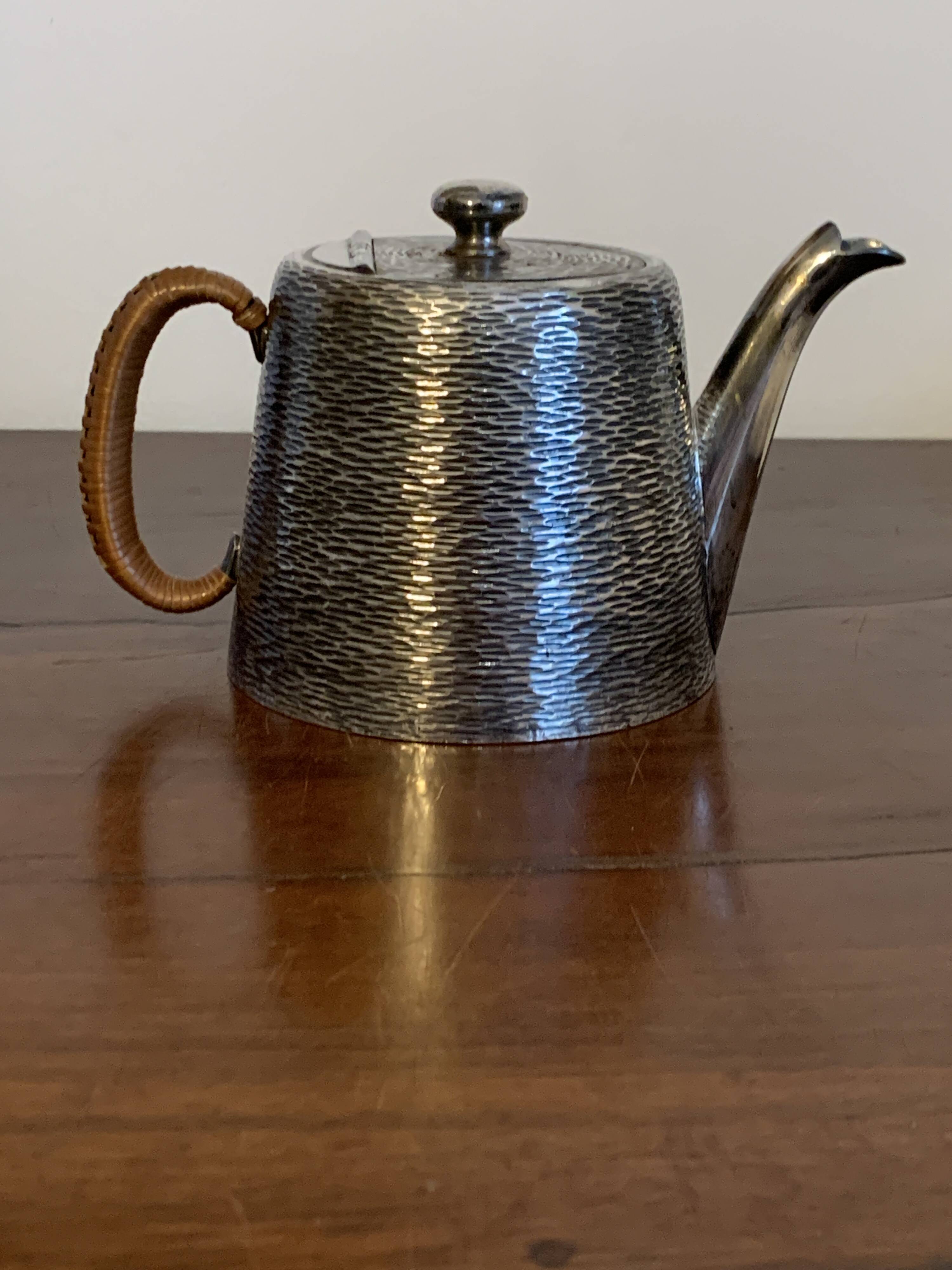 Théière en métal argenté