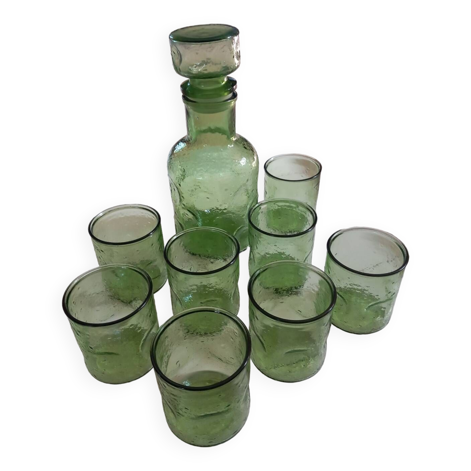 Carafe and 8 old glasses in bubble molded glass