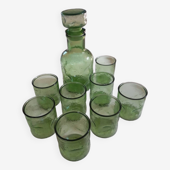 Carafe and 8 old glasses in bubble molded glass
