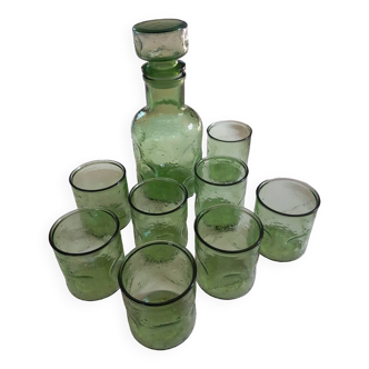 Carafe and 8 old glasses in bubble molded glass