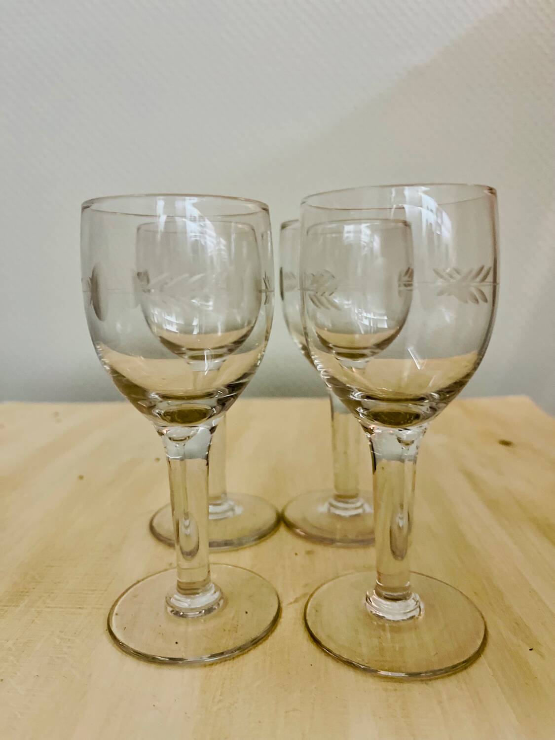 Set of 4 vintage wine or liquor glasses