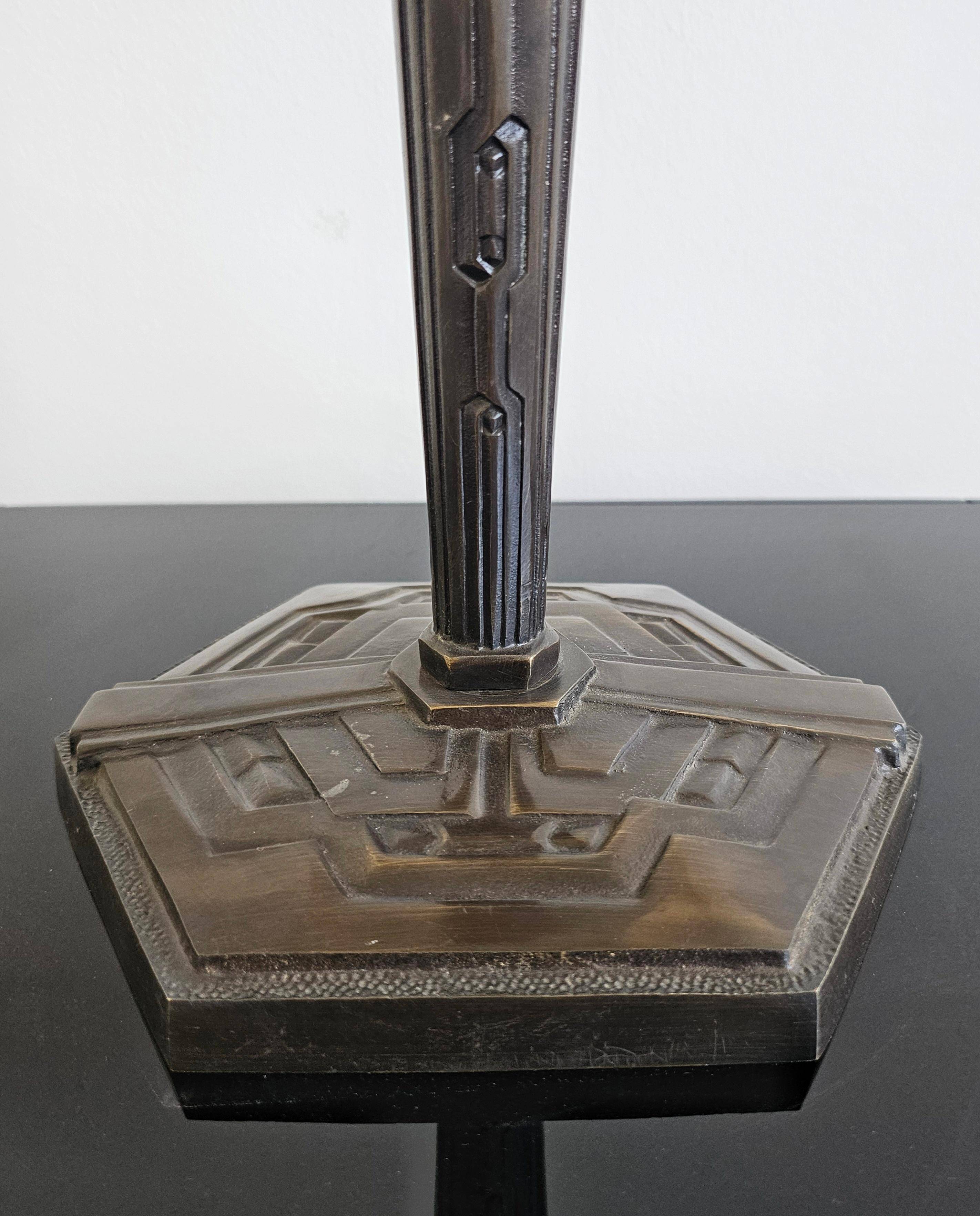 Lampe de table Art Déco tardive en bronze avec abat-jour coquille Capiz années 1950
